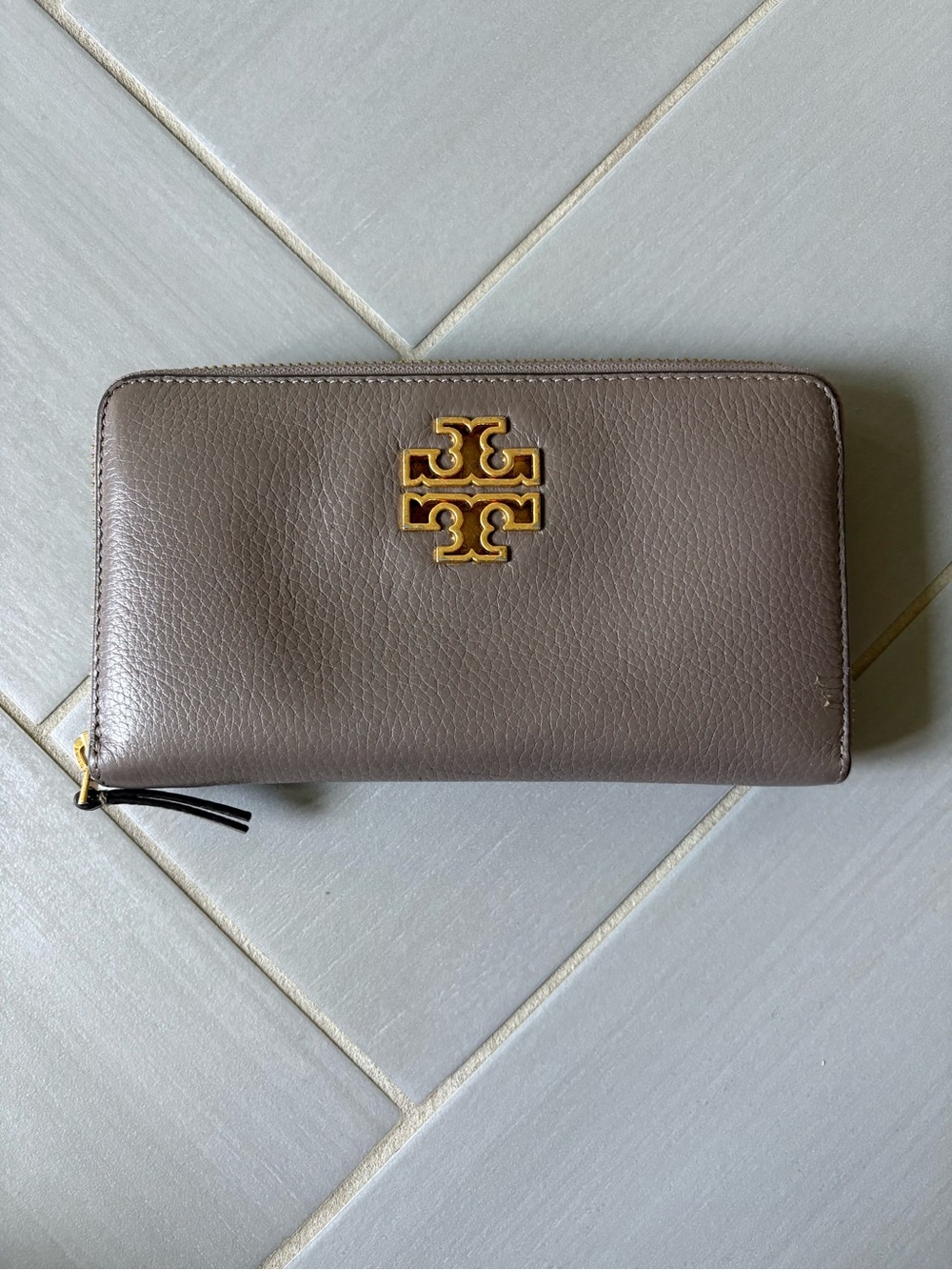 Tory Burch Britten Zip Continental Wallet | Portobello with Gold Logo
